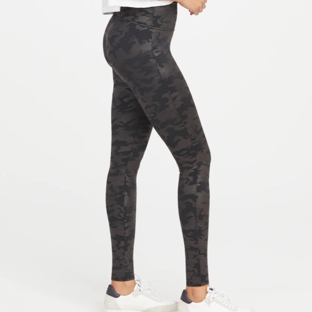Spanx Faux Leather Camo Leggings‎ Black Size Small